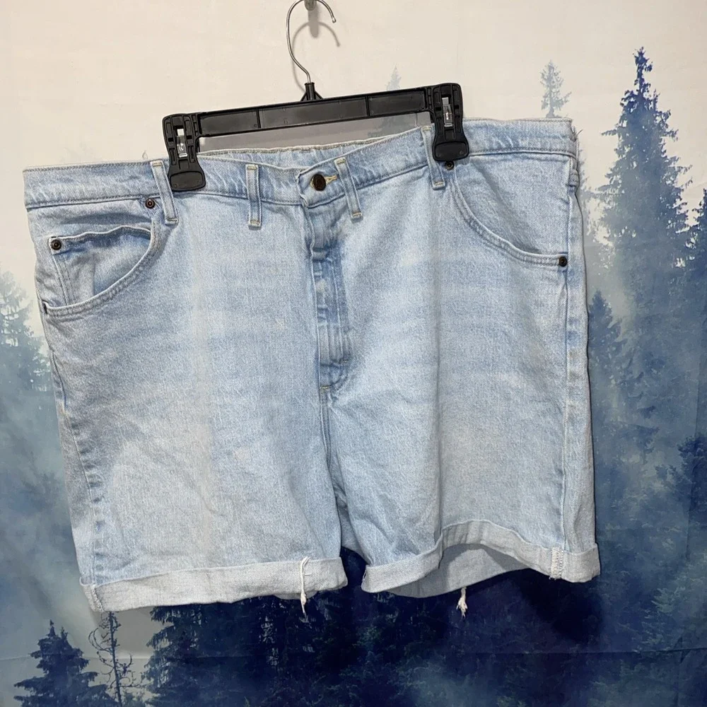 Wrangler Cutoff Shorts Denim  42x4x14 High waisted Adj Waist Distressed Cuffed